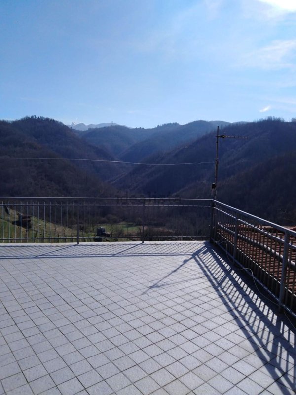 casa indipendente in vendita a Fivizzano in zona San Terenzo