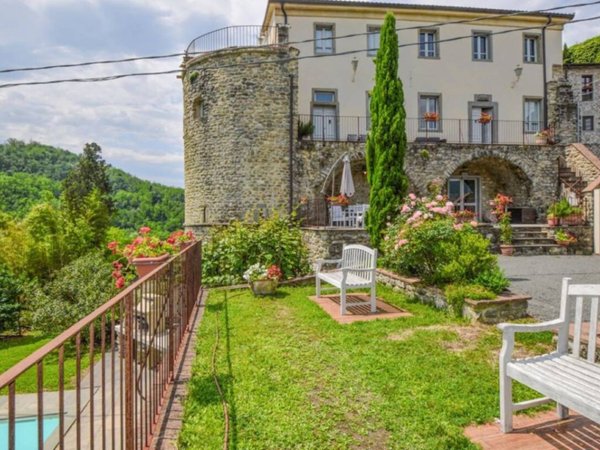intera palazzina in vendita a Fivizzano