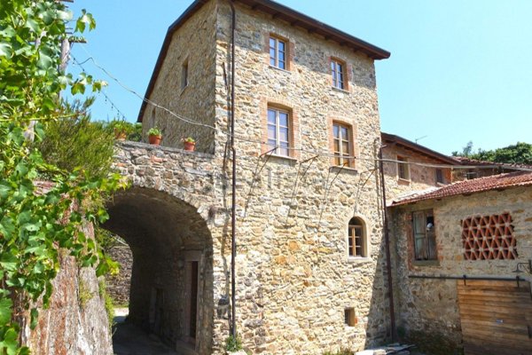 casale in vendita a Fivizzano in zona Agnino