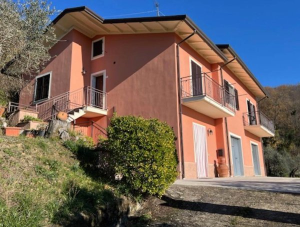 casa indipendente in vendita a Fivizzano in zona Cerignano