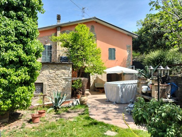 casa indipendente in vendita a Fivizzano in zona Cerignano
