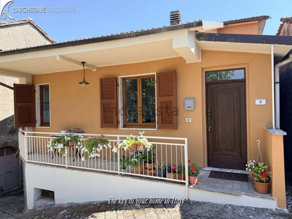 casa indipendente in vendita a Fivizzano in zona Collecchia