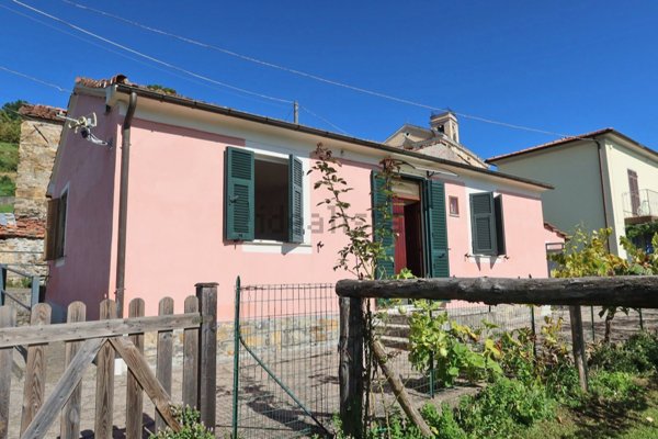 casa indipendente in vendita a Fivizzano in zona Agnino