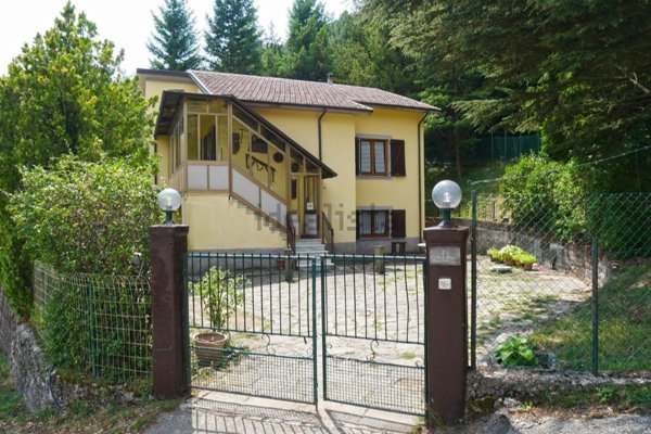 casa indipendente in vendita a Fivizzano