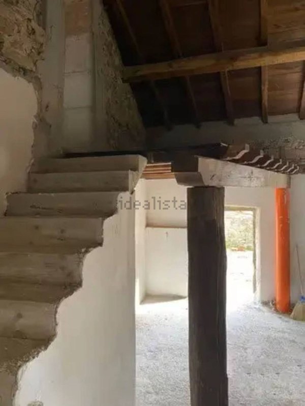 casa indipendente in vendita a Fivizzano in zona Pognana