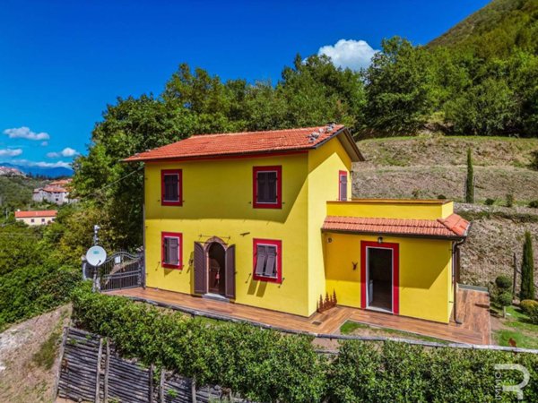 casa indipendente in vendita a Fivizzano in zona Cormezzano