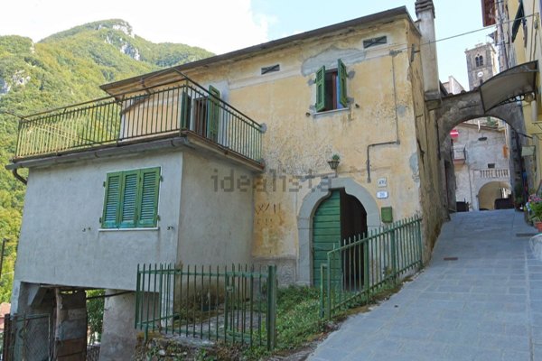 casa indipendente in vendita a Fivizzano in zona Monzone Ponte