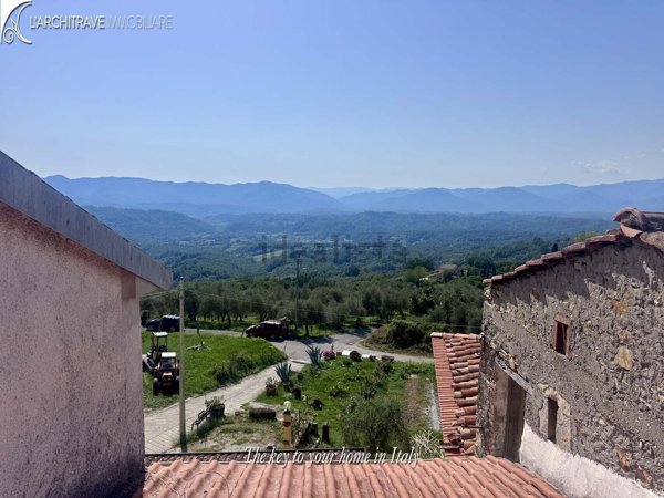 casa indipendente in vendita a Fivizzano in zona Agnino