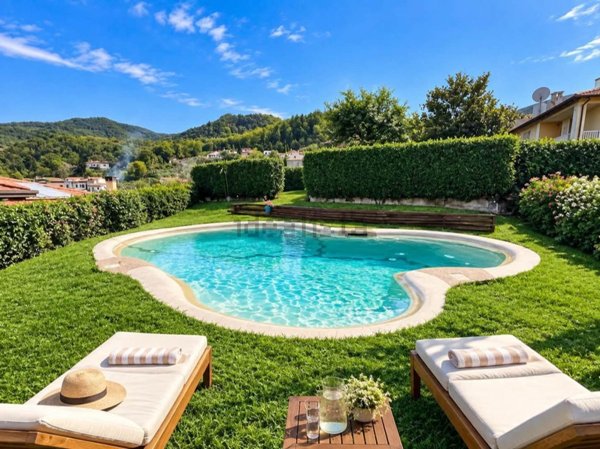 casa indipendente in vendita a Fivizzano in zona Collegnago