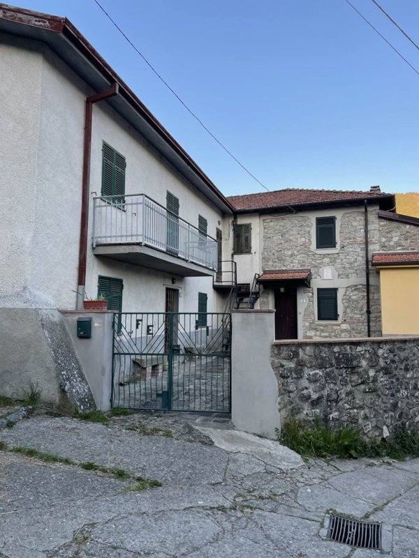 casa indipendente in vendita a Fivizzano