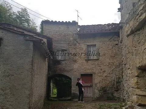 casa indipendente in vendita a Fivizzano in zona Caugliano