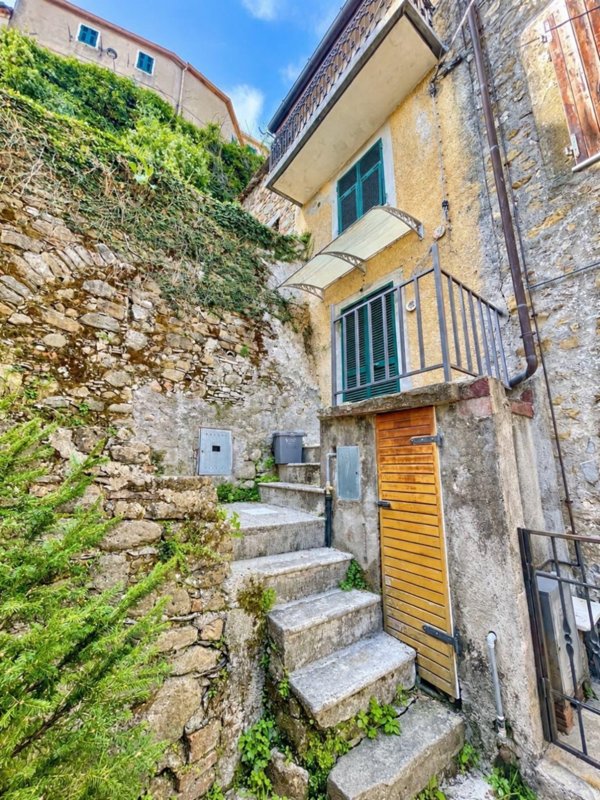 casa indipendente in vendita a Fivizzano in zona San Terenzo