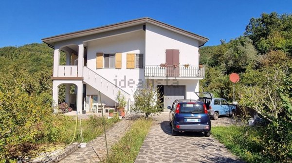 casa indipendente in vendita a Fivizzano