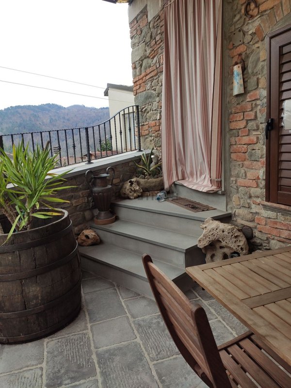 casa indipendente in vendita a Fivizzano in zona Campiglione