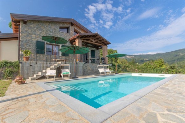 casa indipendente in vendita a Fivizzano in zona Cerignano