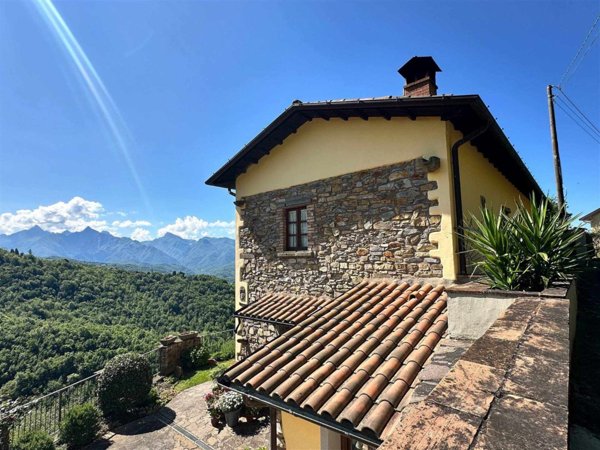 casa indipendente in vendita a Fivizzano in zona Cerignano