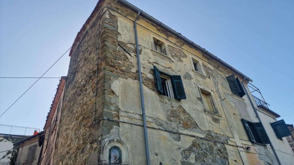 intera palazzina in vendita a Fivizzano in zona Cerignano