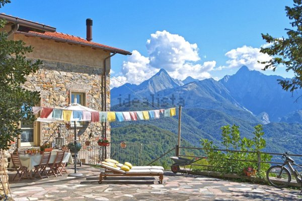 casa indipendente in vendita a Fivizzano in zona Turlago