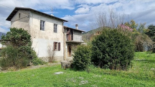 casa indipendente in vendita a Fivizzano