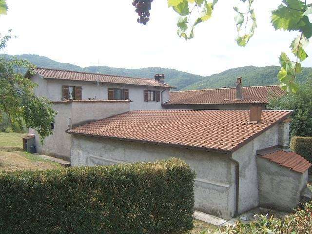 casa indipendente in vendita a Fivizzano in zona Verrucola