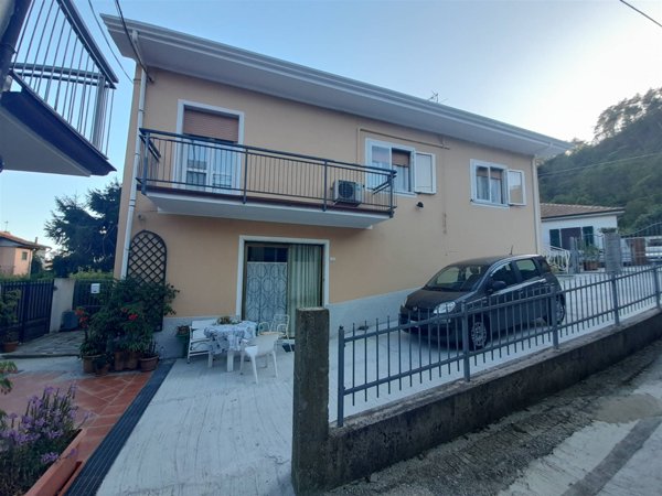 casa semindipendente in vendita a Fosdinovo in zona Carignano