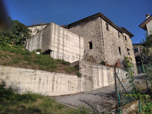 appartamento in vendita a Fosdinovo in zona Giucano