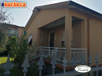 appartamento in vendita a Fosdinovo in zona Caniparola