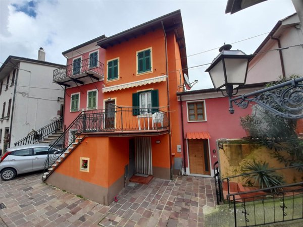 casa semindipendente in vendita a Fosdinovo in zona Carignano