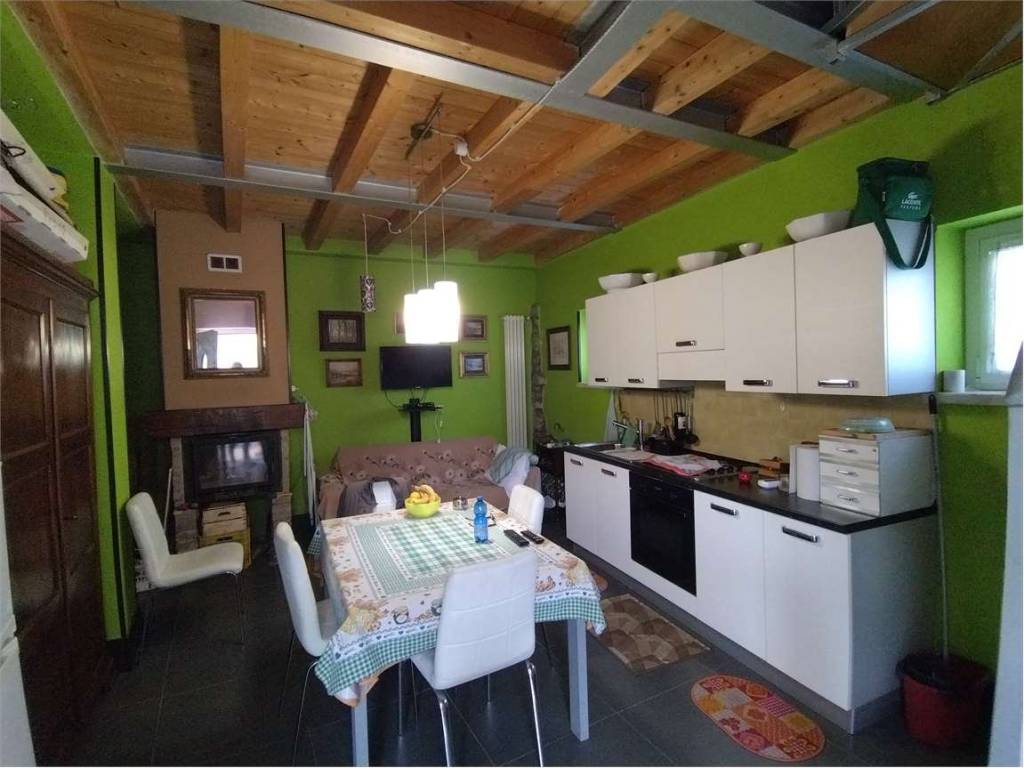 casa indipendente in vendita a Fosdinovo in zona Caprognano
