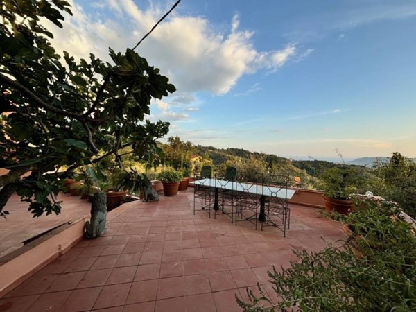 casa indipendente in vendita a Fosdinovo in zona Giucano