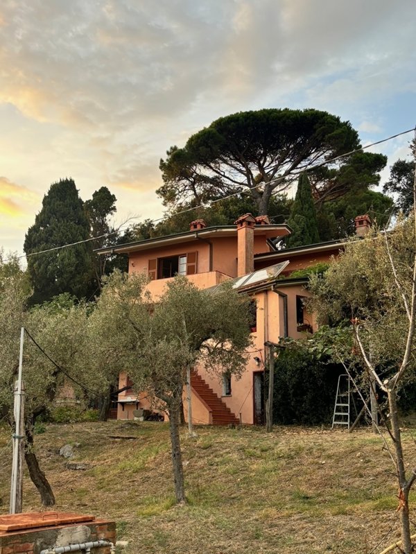 casa indipendente in vendita a Fosdinovo in zona Giucano