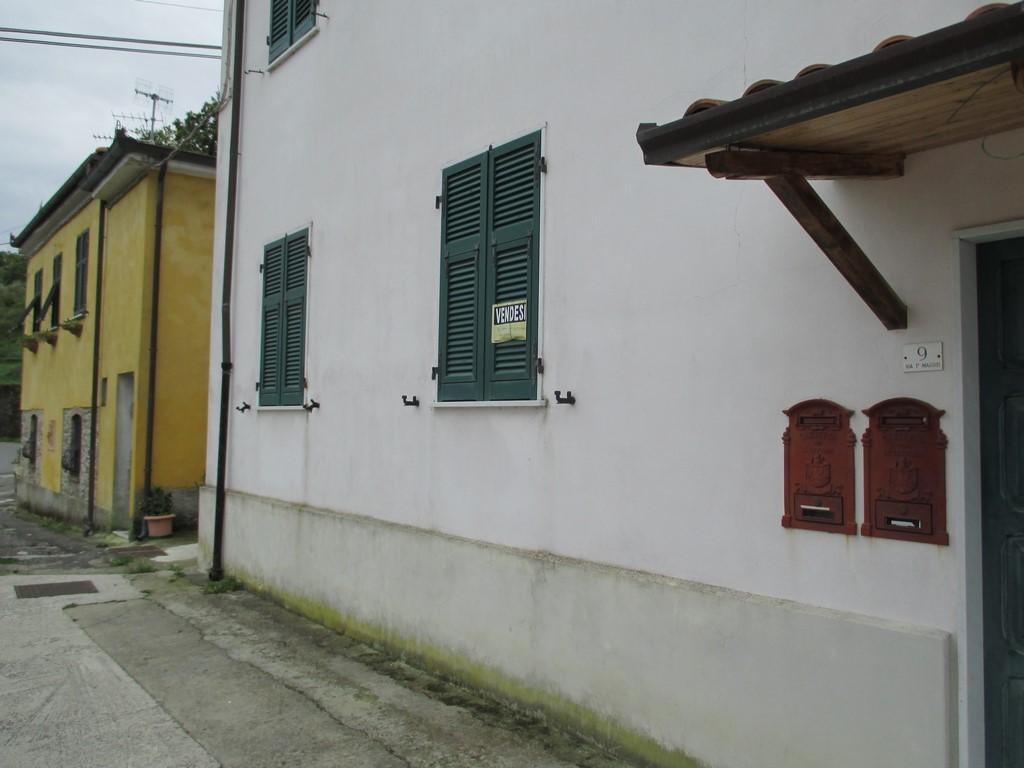 appartamento in vendita a Fosdinovo in zona Tendola