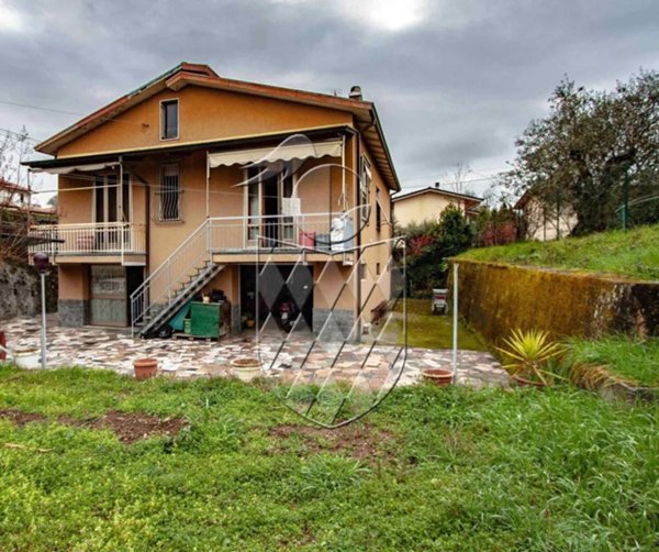 casa indipendente in vendita a Fosdinovo in zona Caniparola
