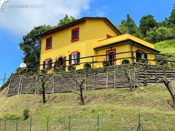 casa indipendente in vendita a Fosdinovo