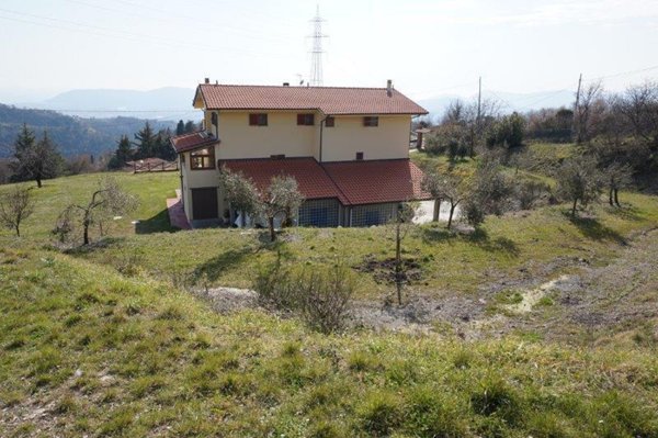 casa indipendente in vendita a Fosdinovo