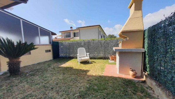 appartamento in vendita a Fosdinovo in zona Caniparola
