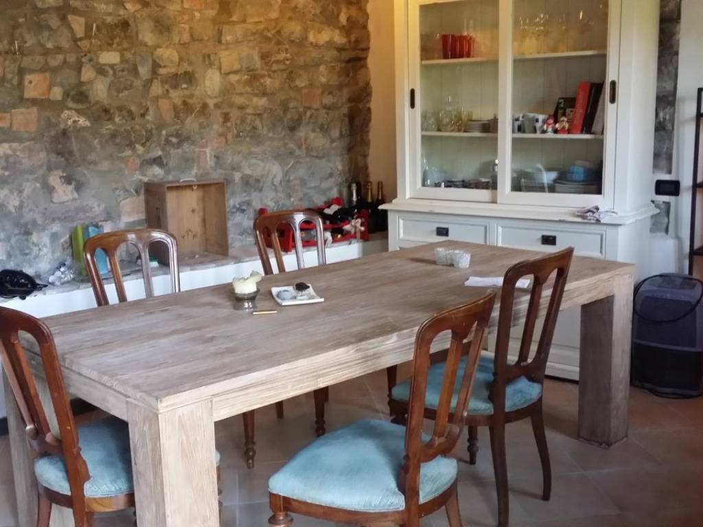 appartamento in vendita a Fosdinovo in zona Giucano