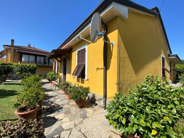 casa indipendente in vendita a Fosdinovo in zona Caniparola