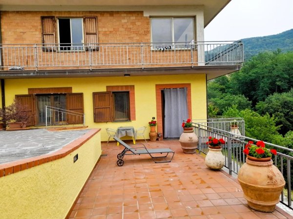appartamento in vendita a Fosdinovo in zona Caprognano