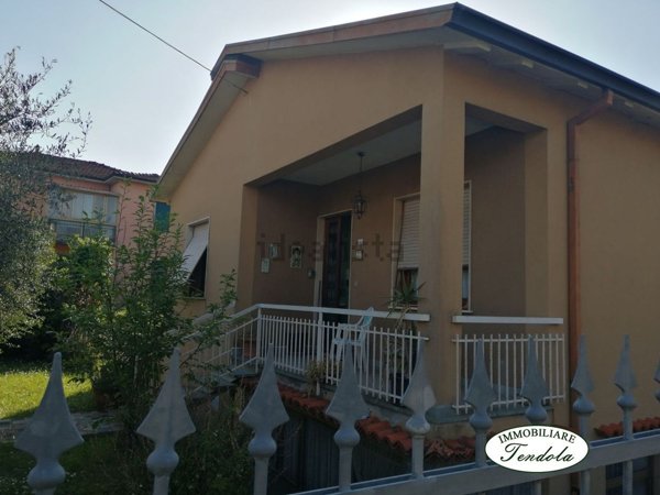 casa indipendente in vendita a Fosdinovo in zona Caniparola