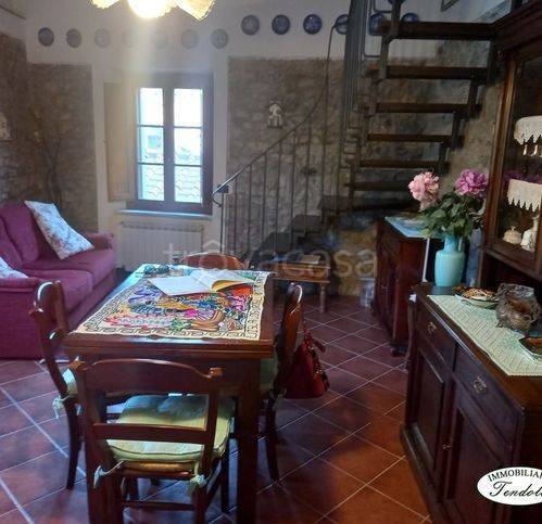 appartamento in vendita a Fosdinovo in zona Giucano