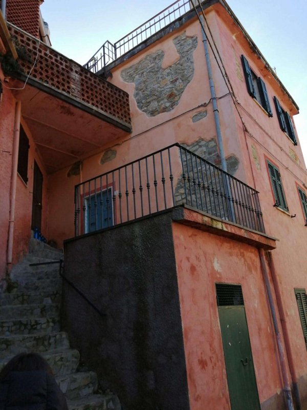 intera palazzina in vendita a Fosdinovo in zona Marciaso