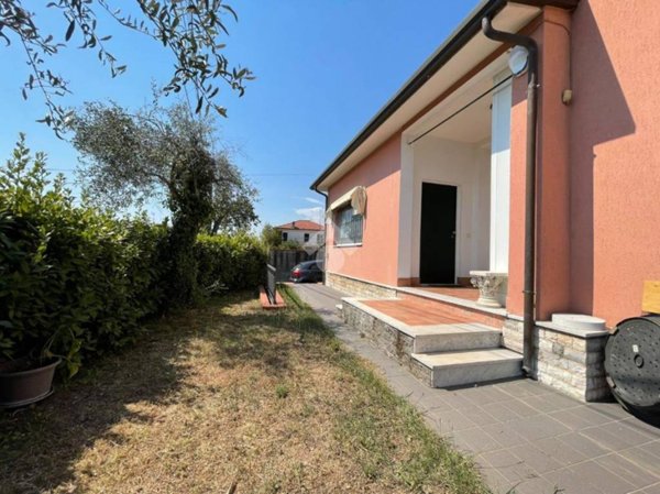 casa indipendente in vendita a Fosdinovo in zona Caniparola