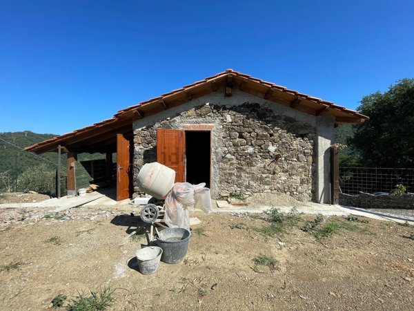 quadrivano in vendita a Fosdinovo in zona Giucano