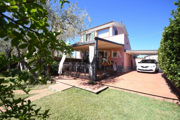 casa indipendente in vendita a Fosdinovo in zona Caniparola