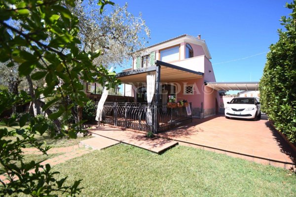 casa indipendente in vendita a Fosdinovo in zona Caniparola