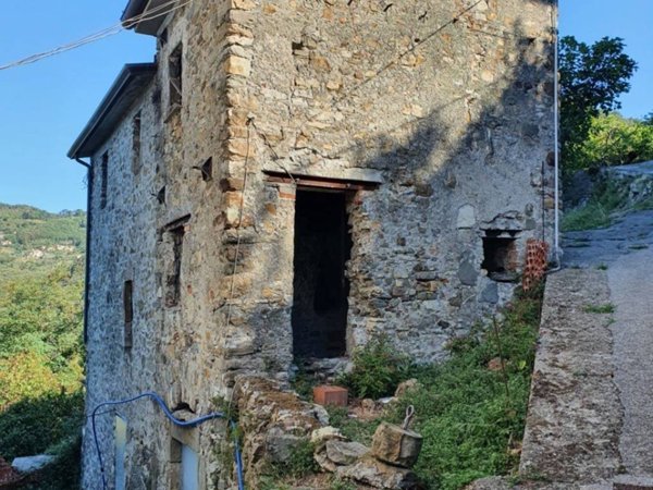 casa indipendente in vendita a Fosdinovo in zona Giucano