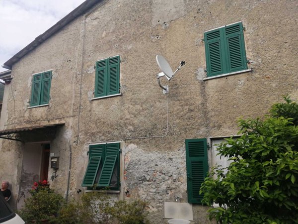 casa indipendente in vendita a Fosdinovo in zona Giucano