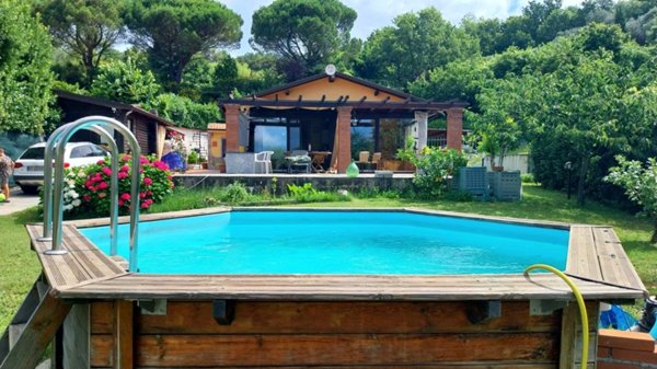 pentavano in vendita a Fosdinovo in zona Giucano