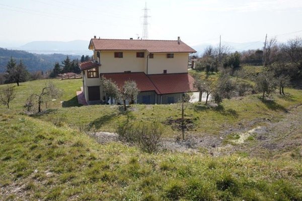 casa indipendente in vendita a Fosdinovo